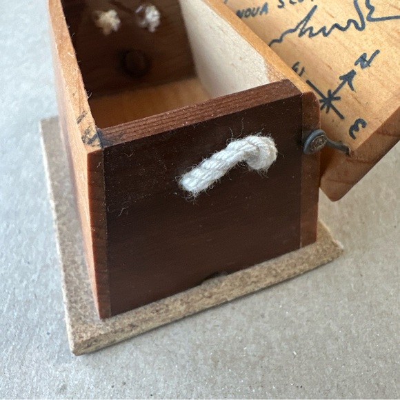 Small Wood Box "Treasure from Nova Scotia" Signed W. DeWolfe - Picture 4 of 10